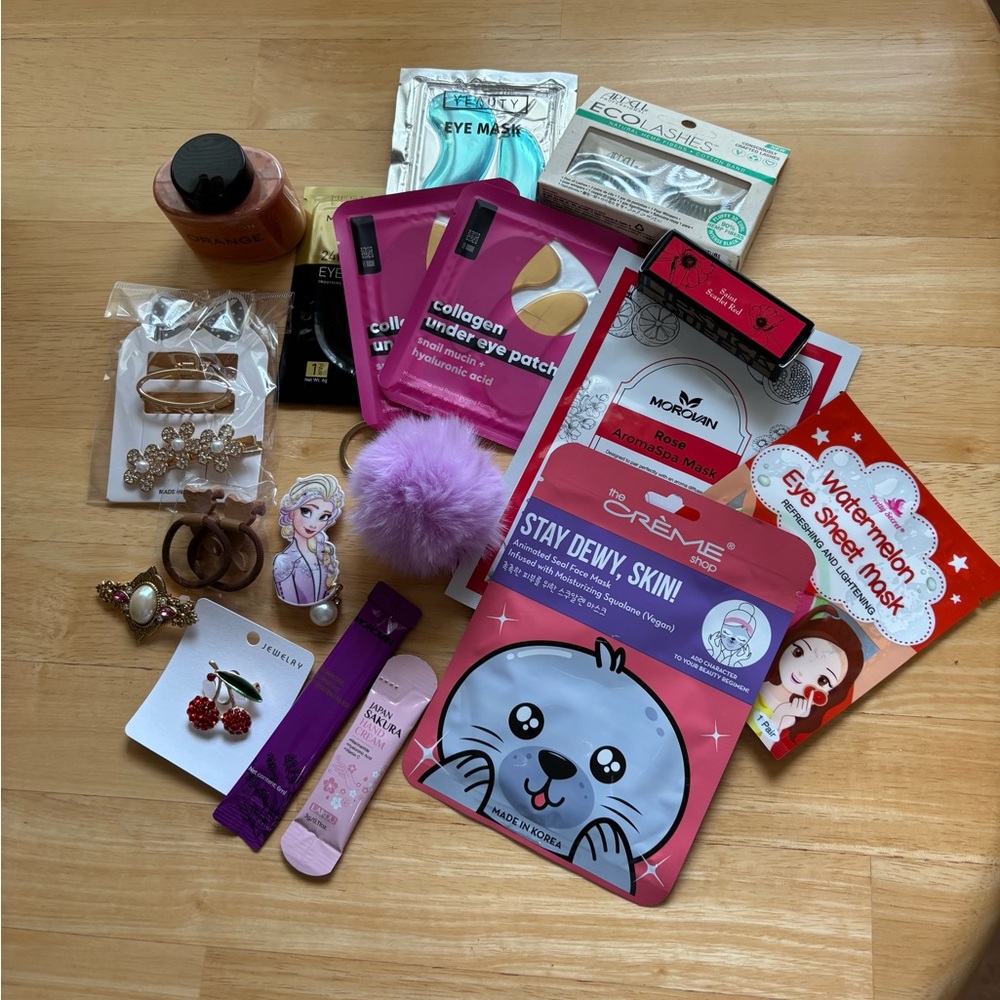 Assorted Beauty and Accessory Set - Picture 13 of 13